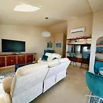 Dom wakacyjny 2 Bedrooms With Amazing View And Private Jacuzzi